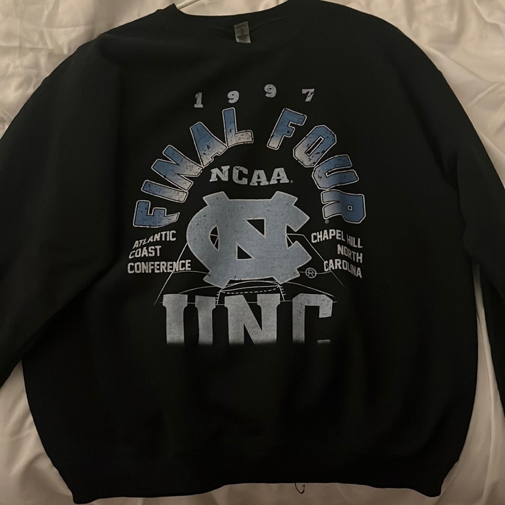 NEW UNC CREWNECK SIZE L